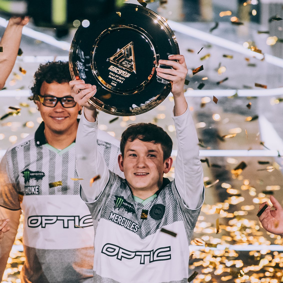 EWC Extra tweet media