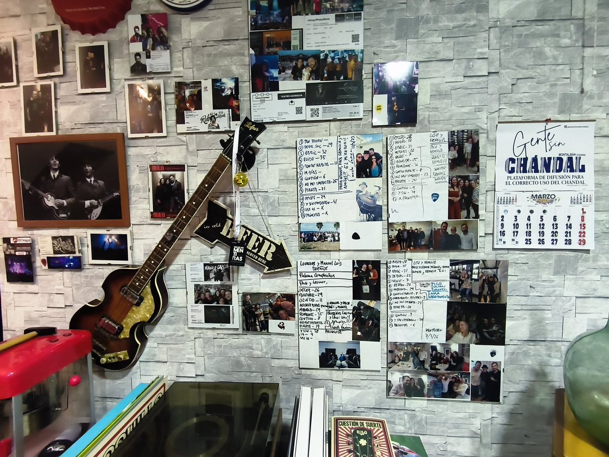pacodominguez79's tweet photo. En muro de @Panchovarona 🙌🏻🙌🏻🎙️🎸🍷 https://t.co/kbykZ2blSK