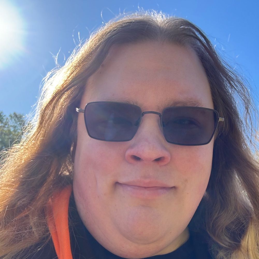 Emily Young tweet media