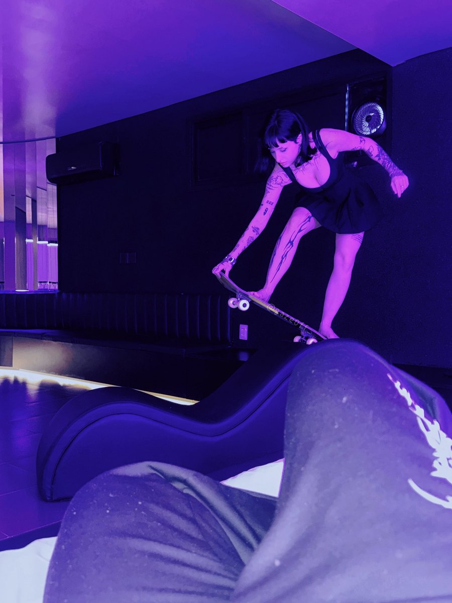 Gaze0ff • para adultos tweet media