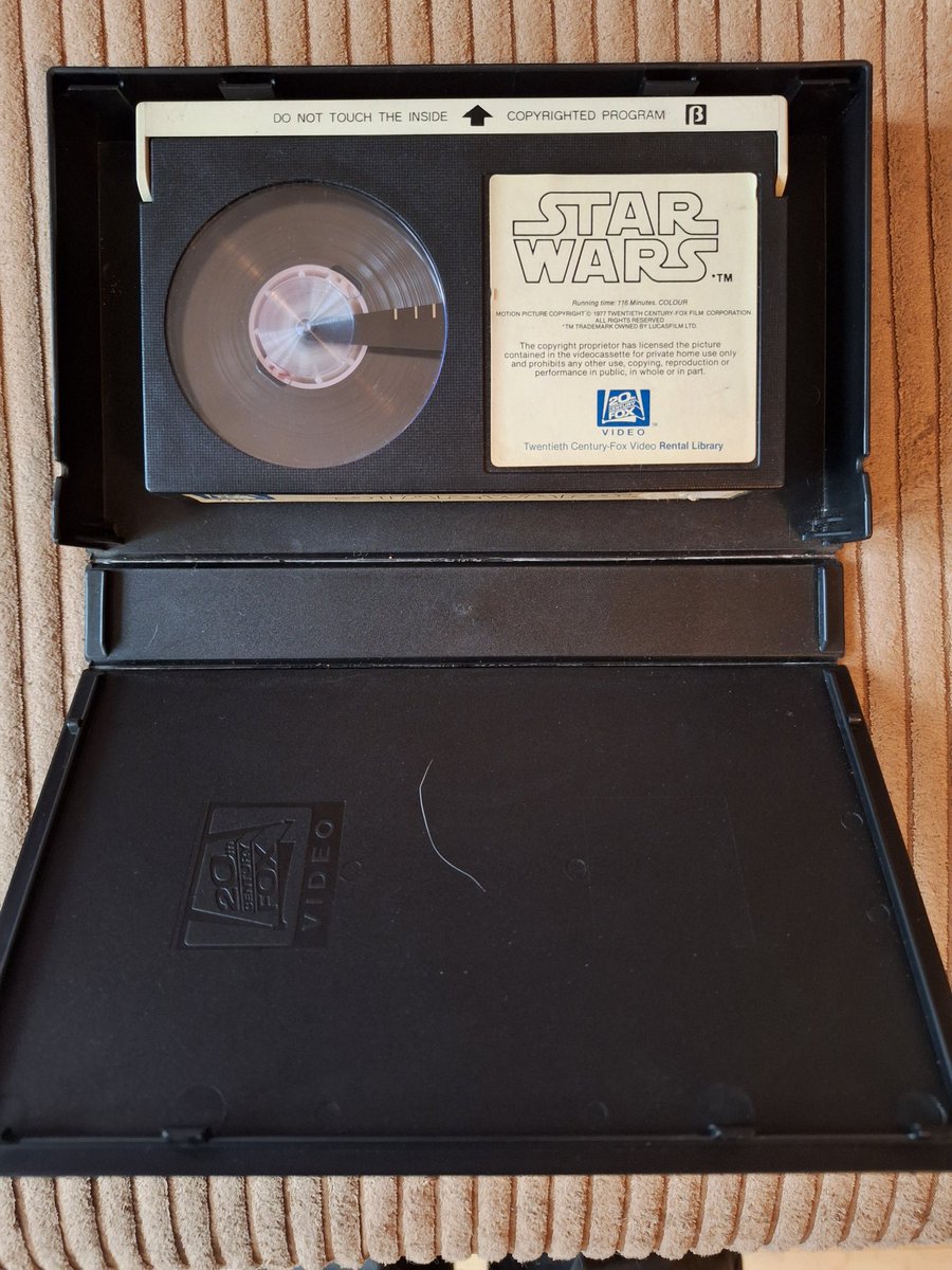 DTtotti's tweet photo. @iam_jlc Still got my Star Wars Beta ex rental https://t.co/o3T17RMKYg