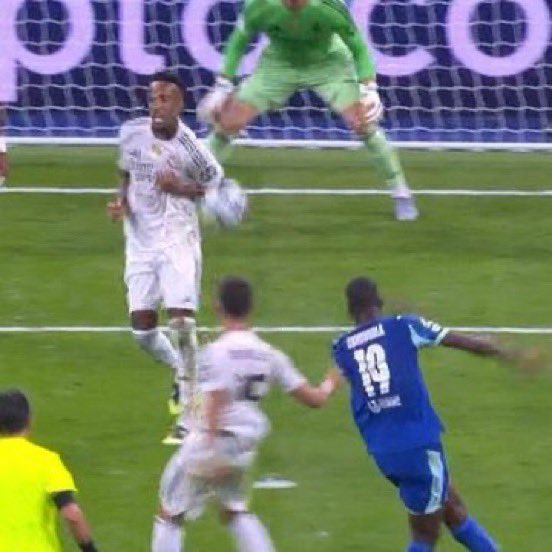 Has Real Madrid robbed a club ? tweet media