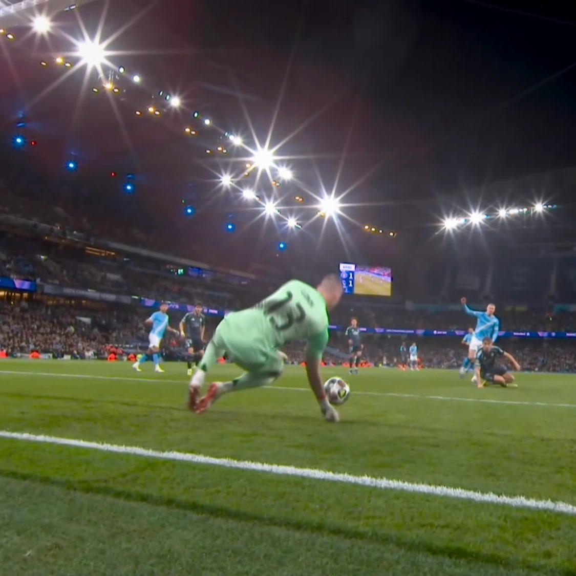 mimidynamightt's tweet image. LUNIN MY GOAT