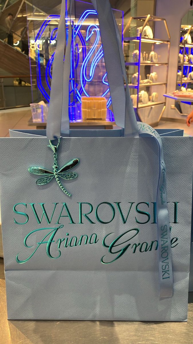 neni♡ is seeing ariana🌷🎀 tweet media