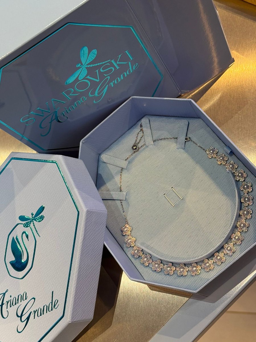 neni♡ is seeing ariana🌷🎀 tweet media