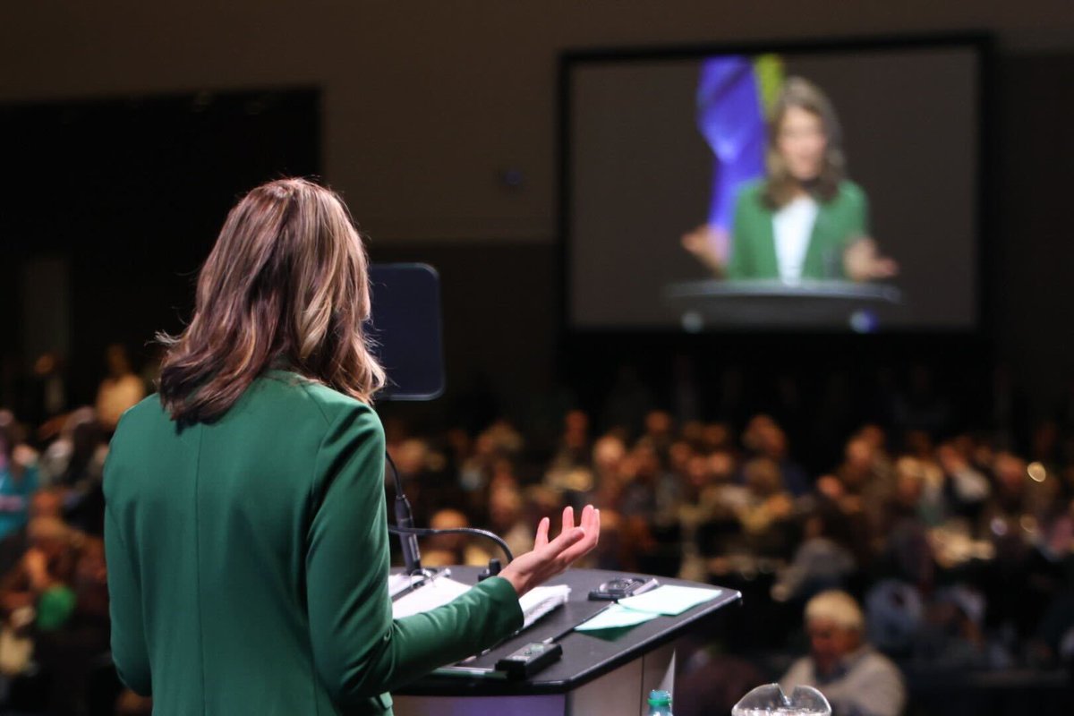 Danielle Smith tweet media