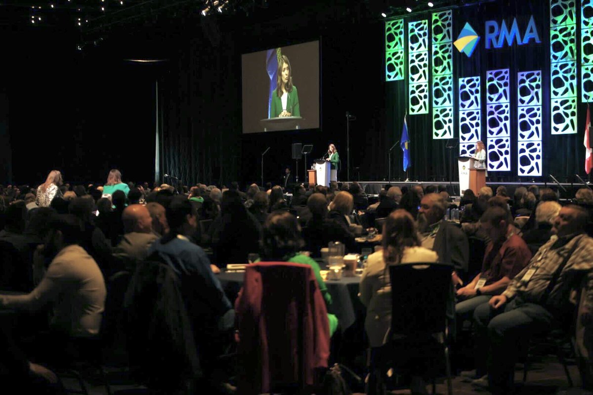 Danielle Smith tweet media