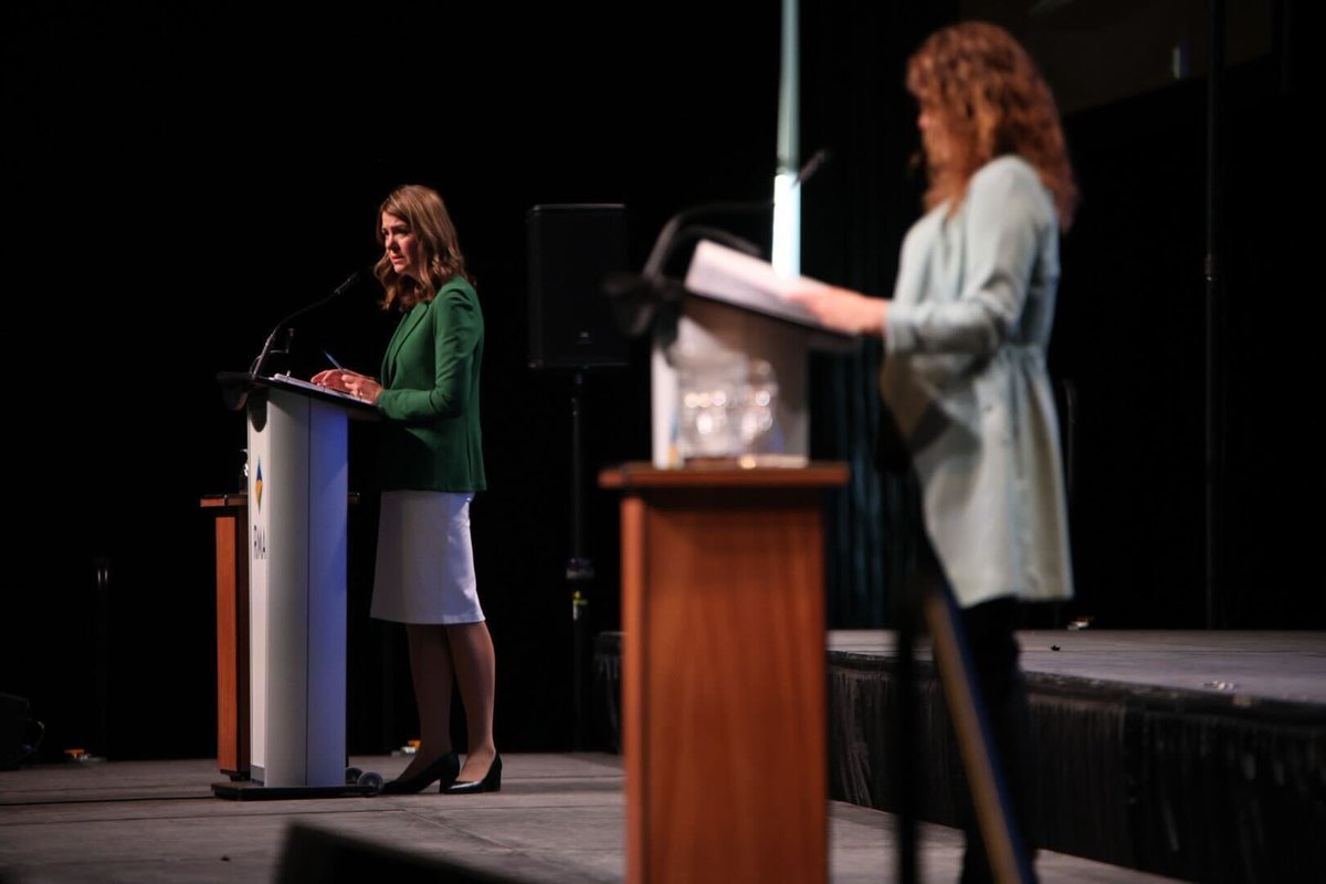 Danielle Smith tweet media