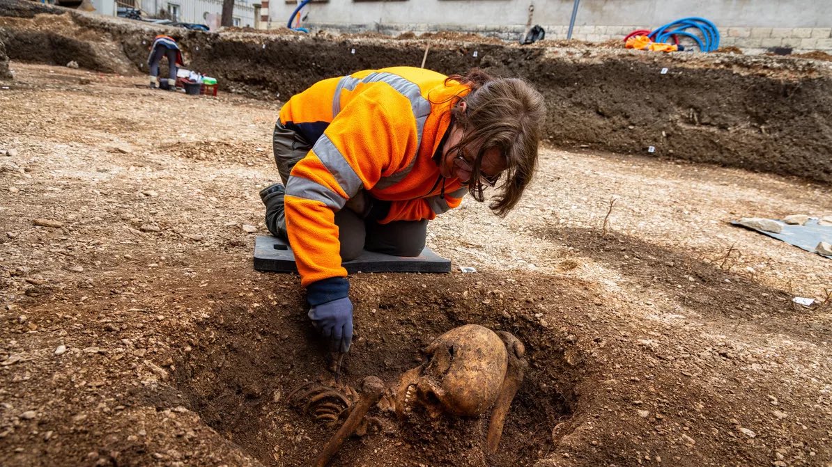 Delcroixx's tweet image. ARCHÉOLOGIE - Découverte d’étranges tombes de #Gaulois assis à #Dijon lefigaro.fr/sciences/arche… via @Le_Figaro