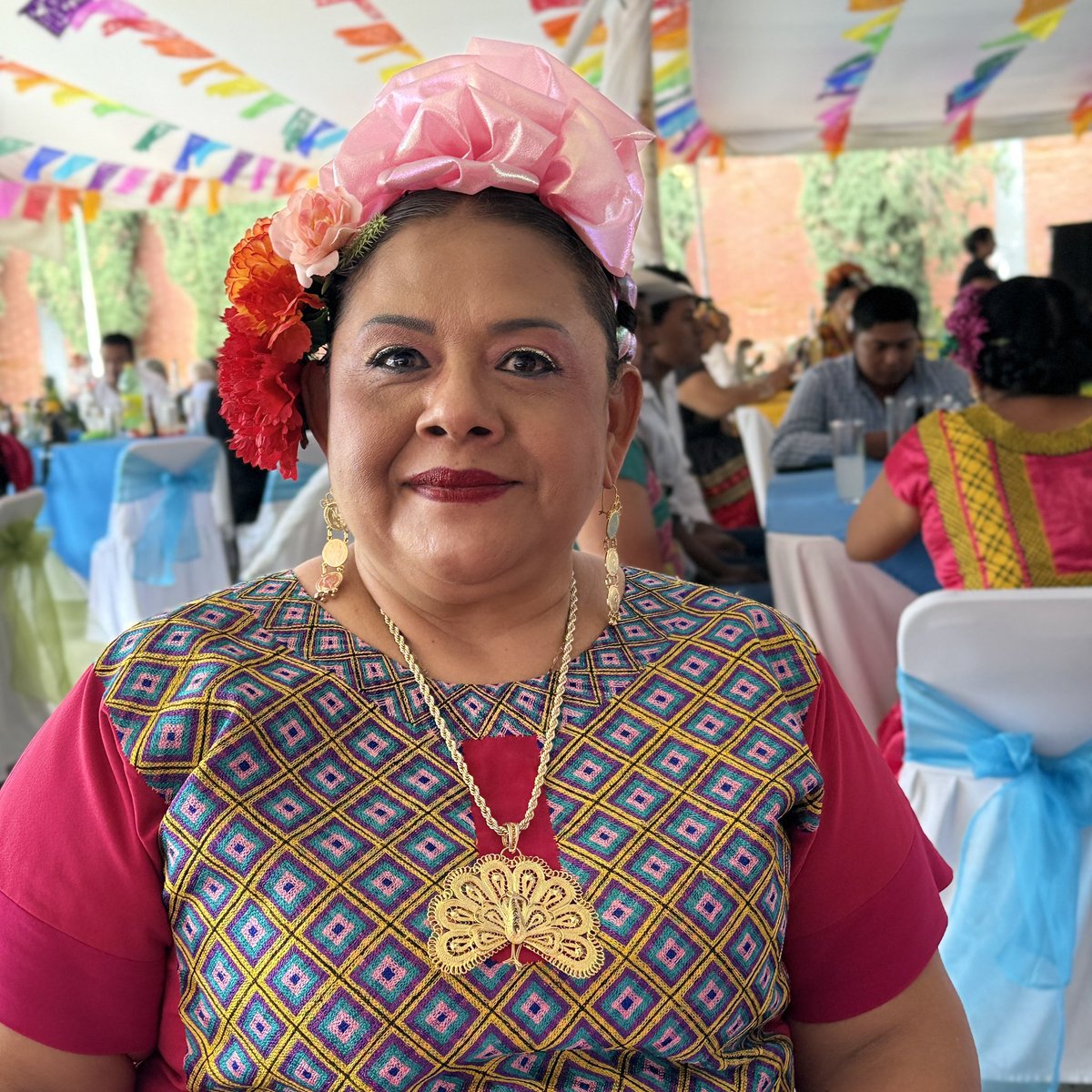 Hermanita, <a href="/patos74/">luna azul</a> no solo compartimos historia, también risas, aprendizajes y una conexión que no se rompe con nada.

Gracias por ser apoyo cuando lo necesito, por tu forma de ver la vida y por todo lo que aportas a quienes te rodeamos. 

Te admiro más de lo que digo y valoro