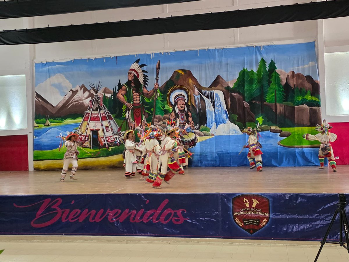 Felicidades a los alumnos de las secundarias técnicas de la Zona 8 por su destacado concurso de danzas y bailes folclóricos 🎺💃
