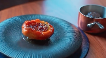 TasteCheshire's tweet image. Roscoff Onion by 1851 Restaurant 😍
Onion tart tatin, black truffle cream cheese
#finedining #awardwinning #visitcheshire
tastecheshire.com/places-to-eat/…