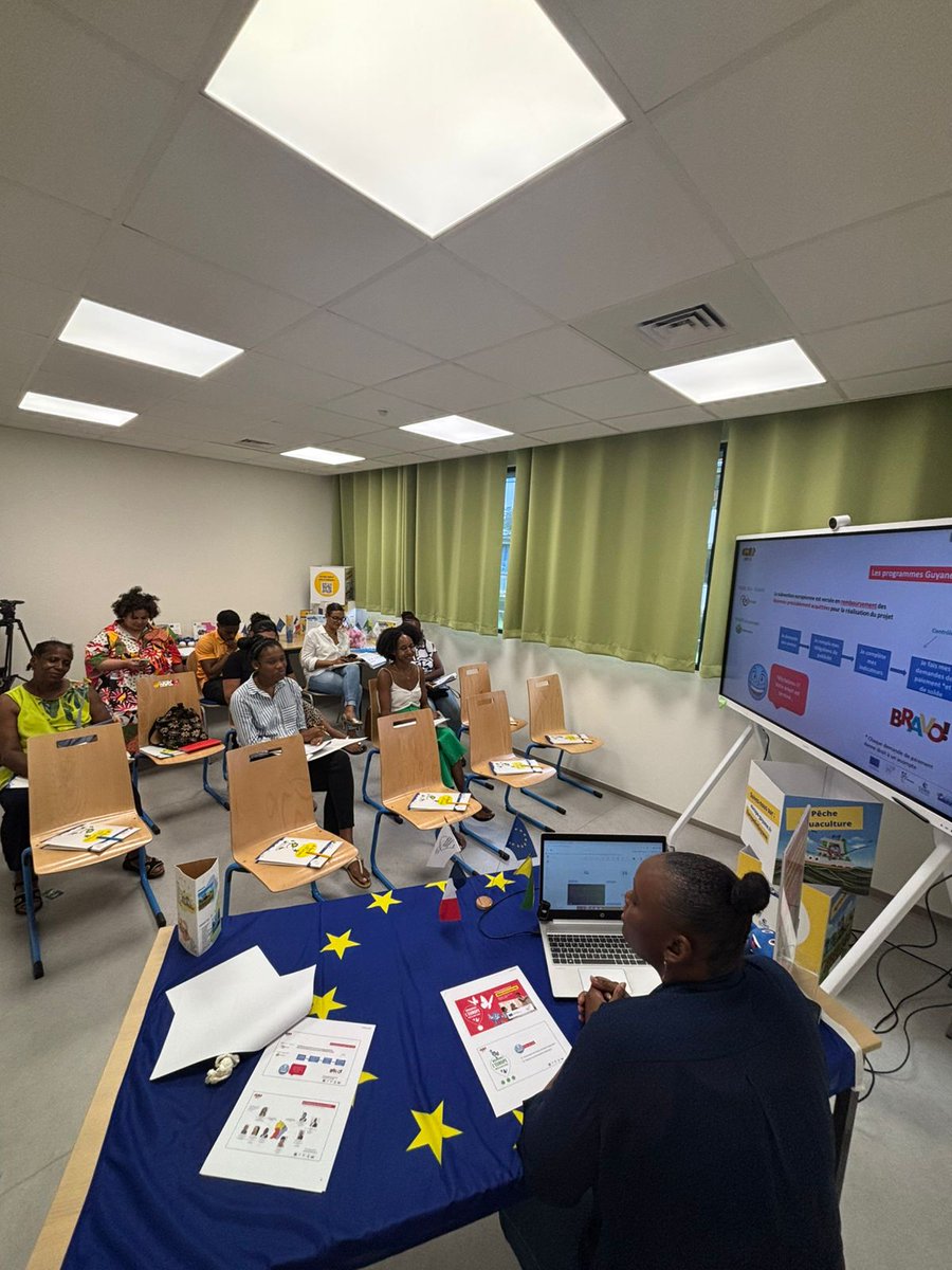 EuropeEnGuyane's tweet image. C'est parti ! L'atelier "Structurer mon projet" a démarré à Cayenne, Kourou et Saint-Laurent 🚀 
Des guyanaises apprennent à transformer leur idée en projet concret, éligible aux fonds européens.
Parce que chaque projet mérite d'être accompagné ! 

#femme  #europeenguyane #projet