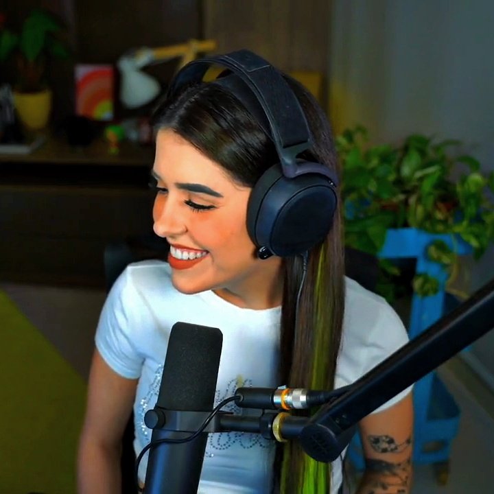 twtsmaju's tweet photo. Aniversário da minha primeira streamer favorita de todos os tempos😭
Feliz aniversário babee,tudo de bom sempre!Vc é uma mulher foda p caramba que me inspira e inspira outras meninas a cada dia,é gratificante ver suas conquistas a cada ano, muita saúde e muitaaas felicidades!♥︎ https://t.co/oaFOcpIAmT