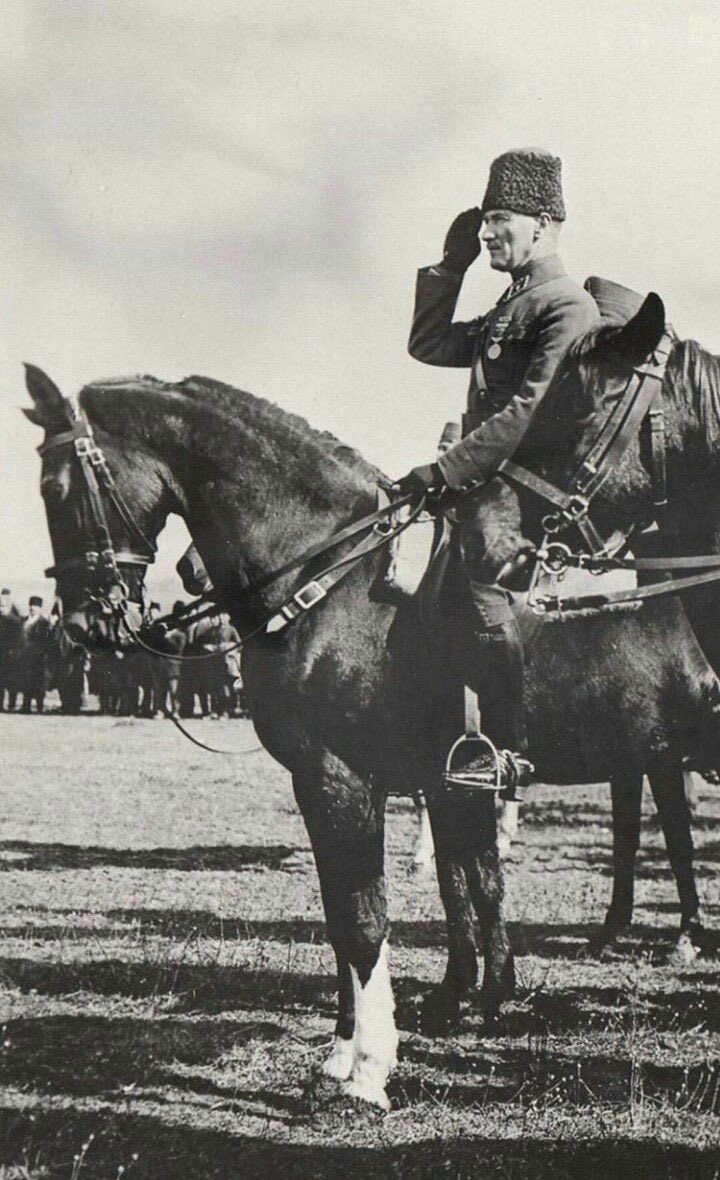 Canssu_e's tweet photo. 18 Mart 1915;
öncesinden bugüne dek şehit düşmüş tüm vatan evlatlarının ruhları şad mekanları cennet olsun. 

“Bastığın yerleri toprak diyerek geçme,tanı
Düşün altındaki binlerce kefensiz yatanı”

#18Mart #ÇanakkaleGeçilmez #çanakkale #18MartŞehitlerGünü https://t.co/NTflZ8zMOR
