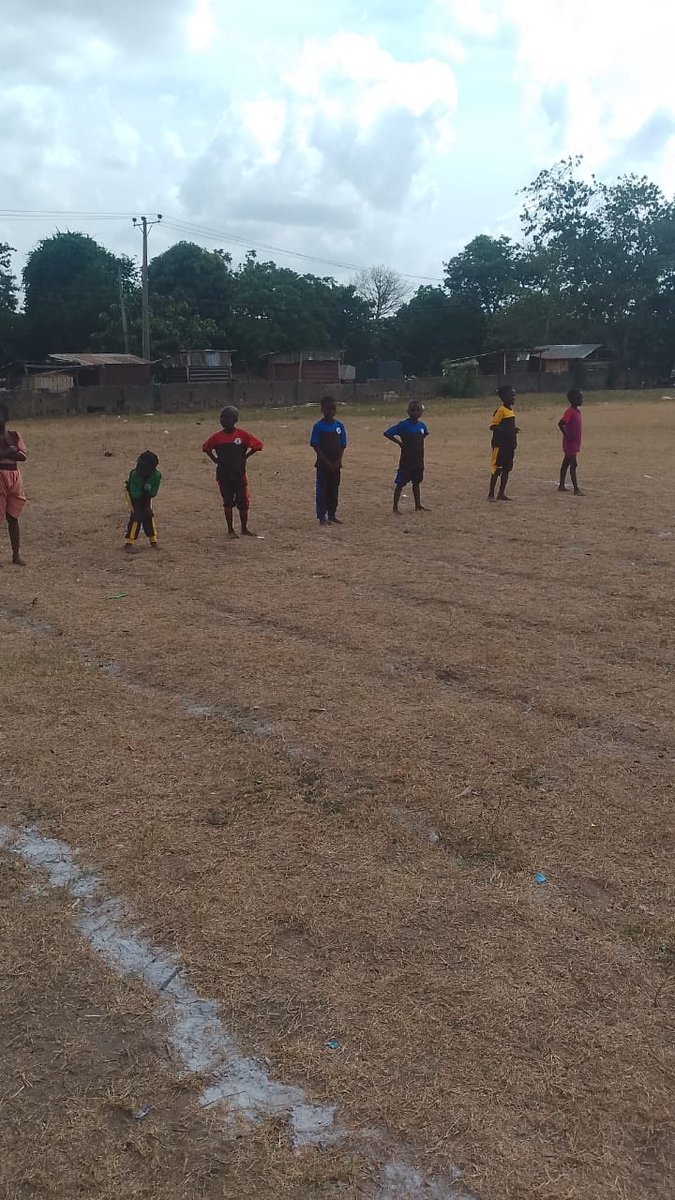 adewolaadekunl1's tweet image. Agbala Children enjoyed football, relay races, skipping, sack race &amp;amp; tug of war today! ⚽🏃‍♂️ Joy everywhere as our kids laughed and played. Thank you our amazing daddies &amp;amp; mommies for always showing up for us. God bless you richly! 💖🙌 #Joy #Gratitude #MakingMemories