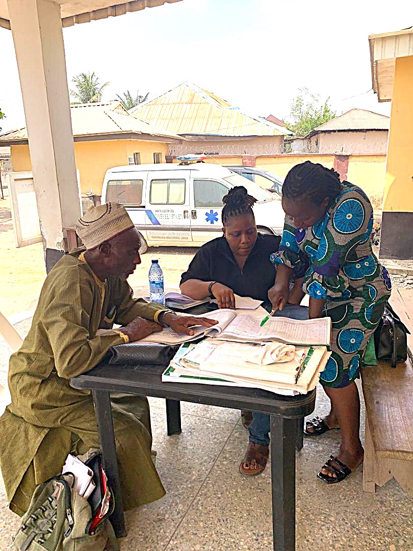 FamkrisHCI's tweet image. Monitoring health facilities monthly helps strengthen malaria service delivery, improve data quality &amp;amp; support frontline #healthworkers. Through supportive supervision &amp;amp; on-site mentoring, we work with monitoring teams to reinforce national malaria elimination guidelines. #SMEP