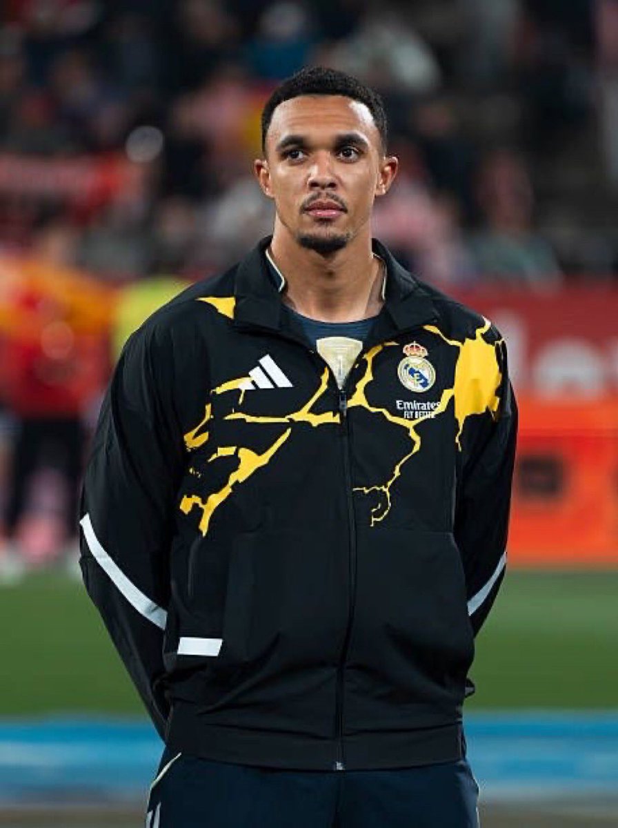 (fan) Trunks tweet media