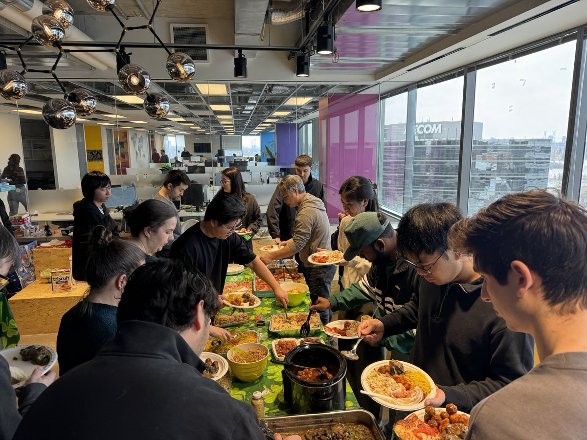 iceComputerTalk's tweet photo. We may not have found the pot of gold, but we found something better — good food and great company. 🌈🍀 Happy St. Patrick's Day from our team to yours! #StPatricksDay #TeamLunch #ComputerTalk https://t.co/GOkvlXXLpu
