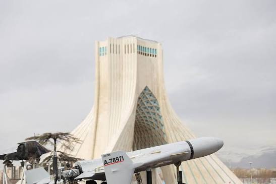 CSNBulletin's tweet photo. 🚨 BREAKING: Russia has reportedly begun supplying Iran with satellite imagery and advanced drone technology, significantly deepening military cooperation between the two countries.

According to reports, Moscow is providing high-resolution satellite intelligence to help Iran better track and target U.S. and allied positions in the Middle East. 

The assistance also includes enhanced drone technology and tactical guidance, drawing from Russia’s battlefield experience in the war in Ukraine—such as improving navigation, targeting accuracy, and coordinated drone attacks. 

Officials say this marks a new phase in Russia–Iran relations, with cooperation now extending beyond weapons transfers to real-time intelligence sharing and operational support.