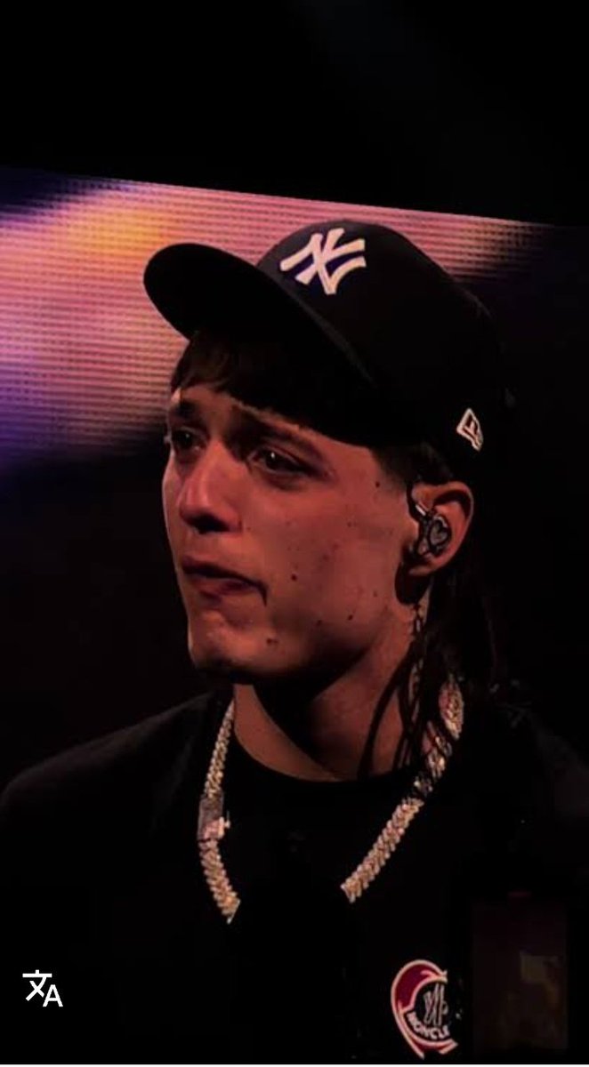 4 días loco que vengo siento un niño triste 😢 
Lo único que me calma es perderme escuchando tu música 🎼 Hassan 🥹🖤