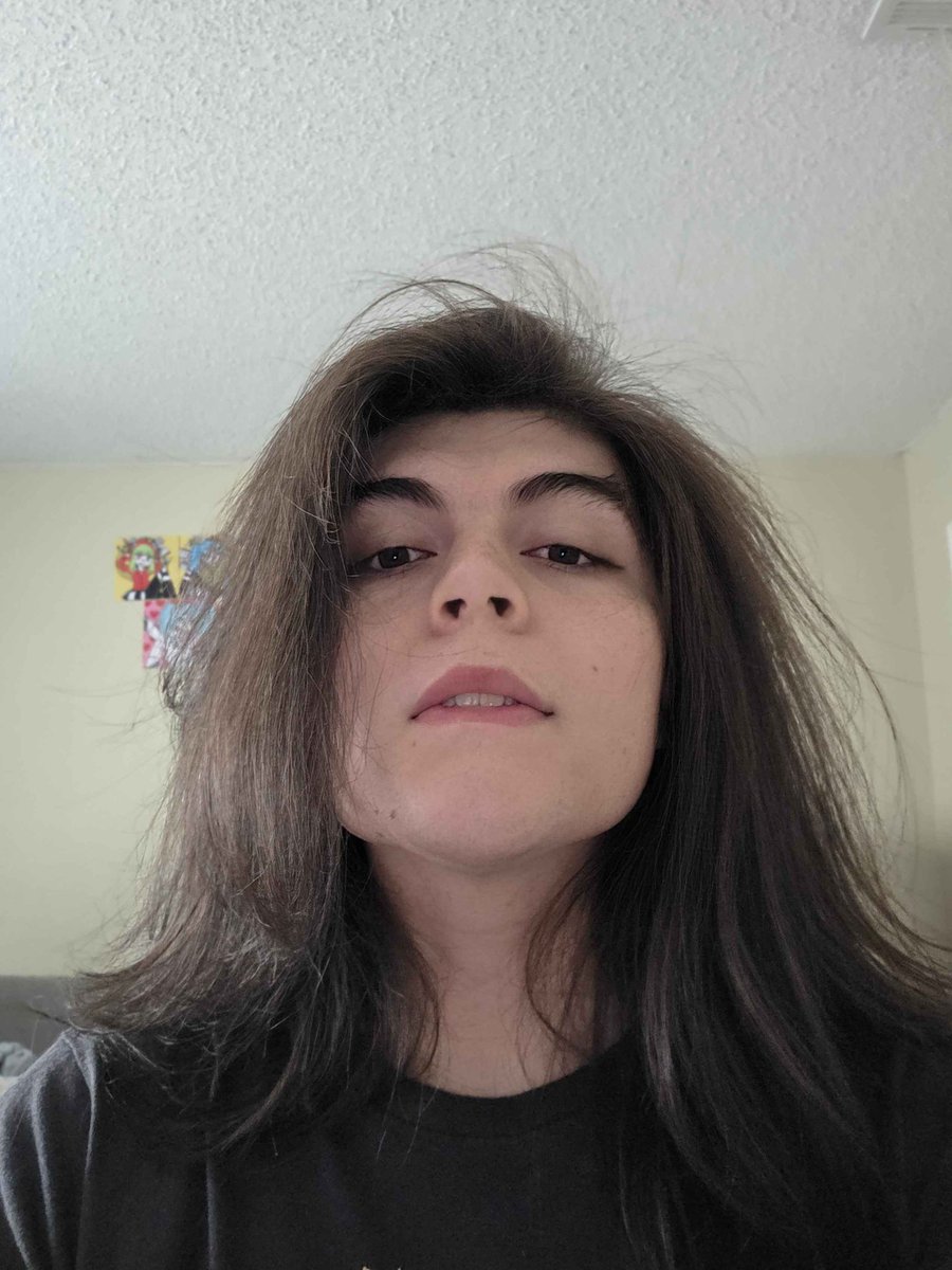 selinaur tweet media