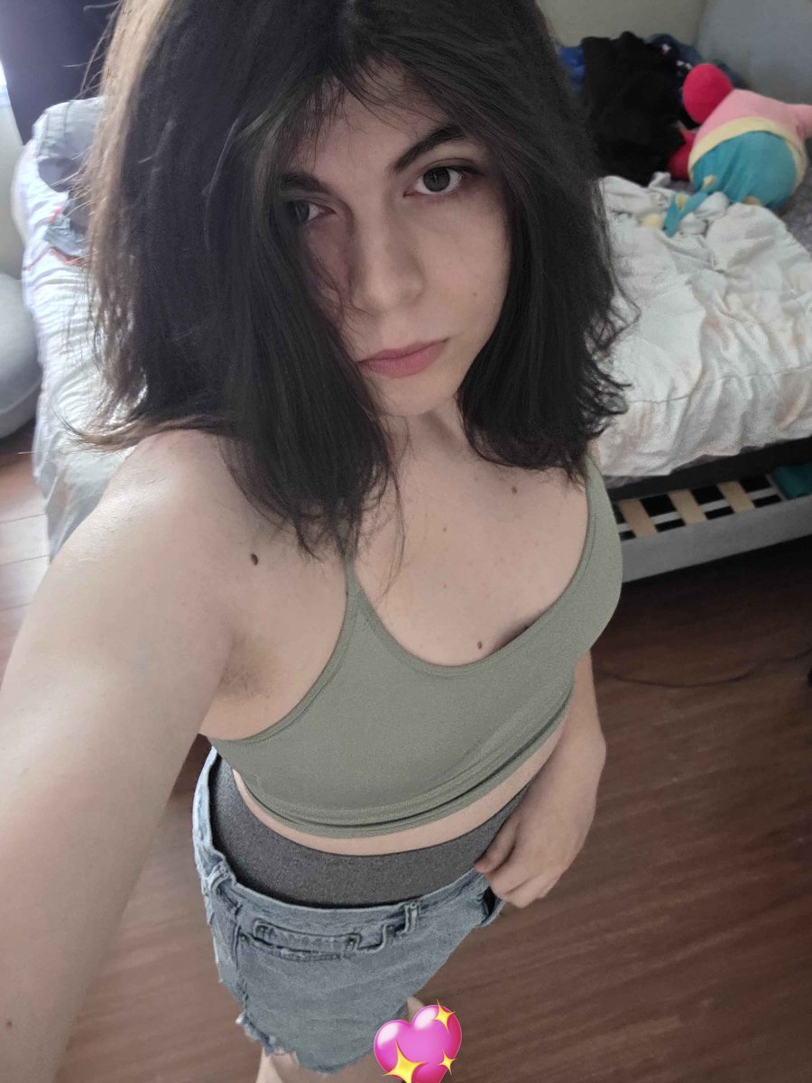 selinaur tweet media