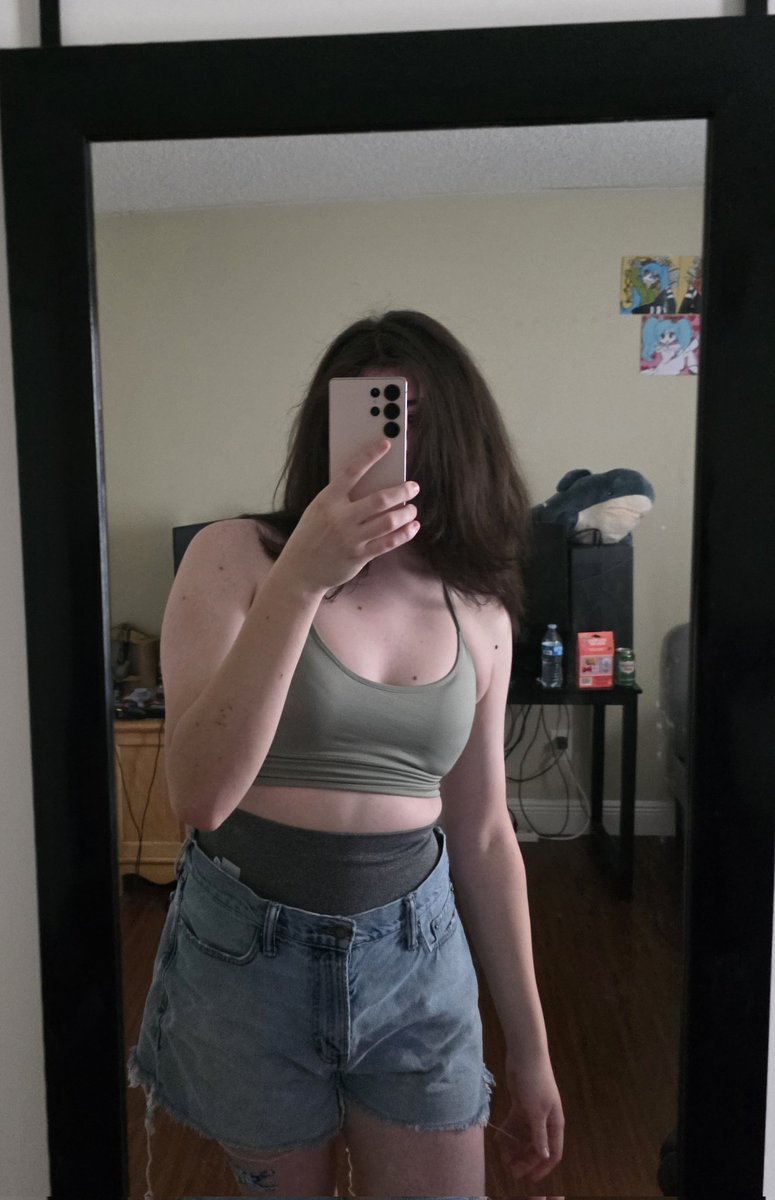 selinaur tweet media