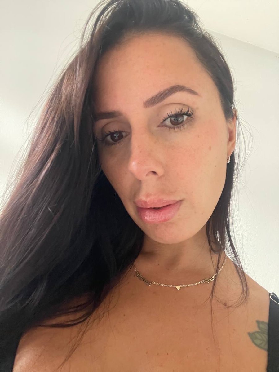 Camille Schz tweet media