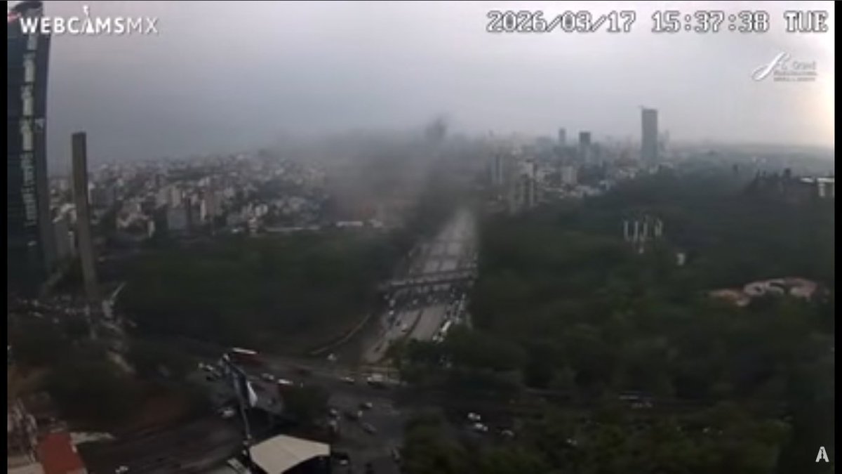 webcamsdemexico's tweet image. Llueve en este momento en la Ciudad de México. 🌧️ 
🌡️ Temperatura actual: 14° C.

Vistas:
-Zócalo.
-Chapultepec.
-Tlalpan.
-Monumento a la Revolución.

#EnVivo:
webcamsdemexico.com

¿Cómo está el clima en tu localidad?
Deja tu comentario.
Te leemos. 💬

#Lluvia #CDMX