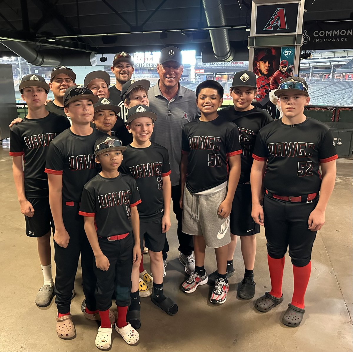 Vegas_Mal's tweet photo. Big thanks to @Luisgonzo20 for taking time to take a picture with the boys and give them some tips on being a pro. #MTBADawgs #AZDiamondbacks #TCS_Baseball https://t.co/oau16JamOF