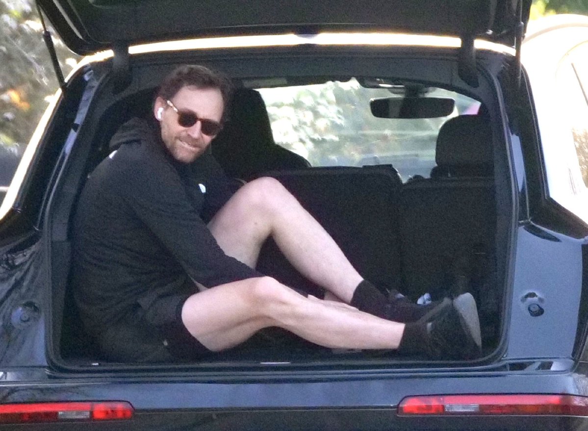 Best of Tom Hiddleston tweet media