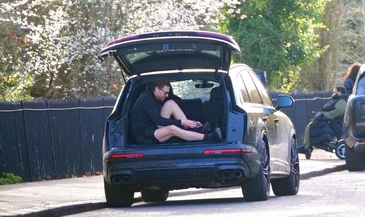 Best of Tom Hiddleston tweet media