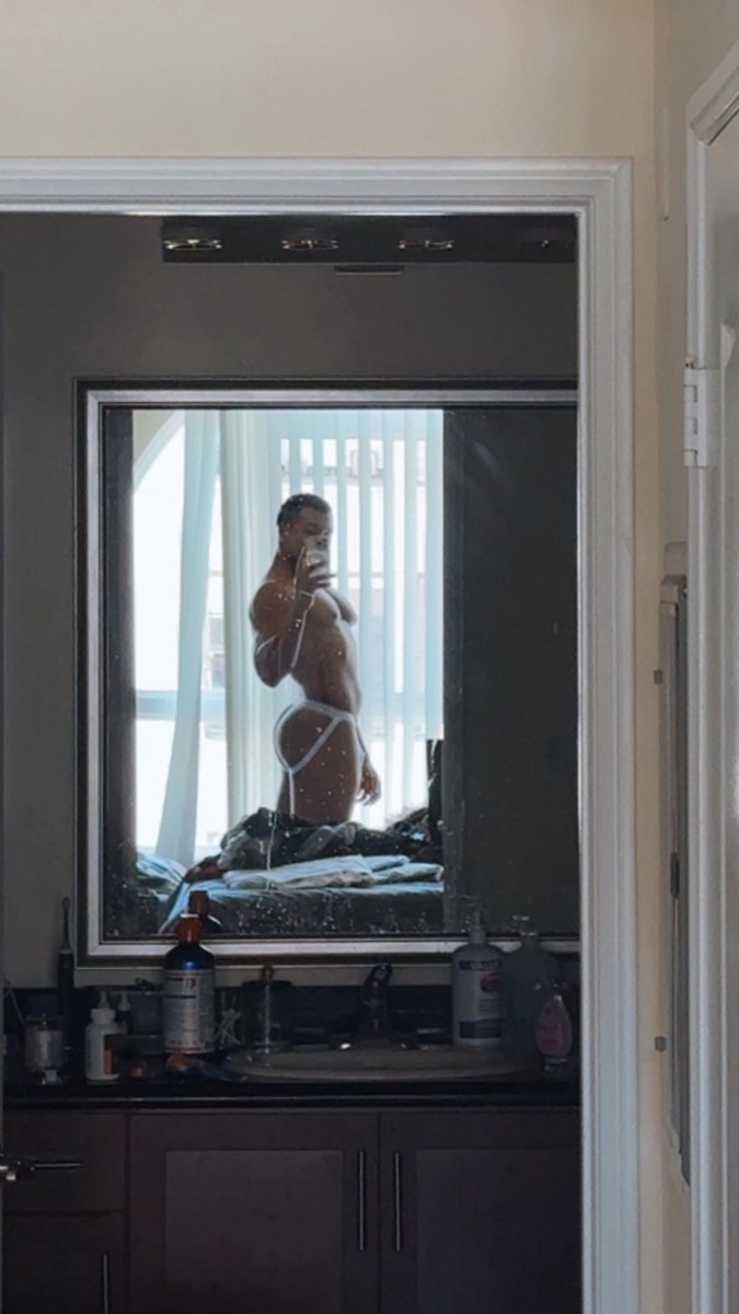 Hot Lunch tweet media