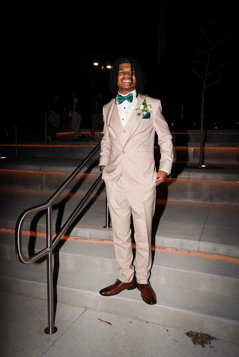 3j_jones_'s tweet image. Enjoying life! Look good, feel good! You know the rest! #Prom2026 #Dacula