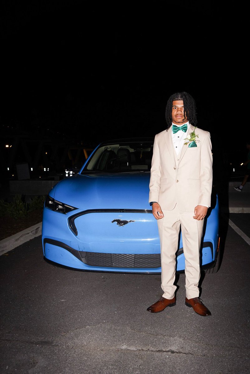 3j_jones_'s tweet image. Enjoying life! Look good, feel good! You know the rest! #Prom2026 #Dacula