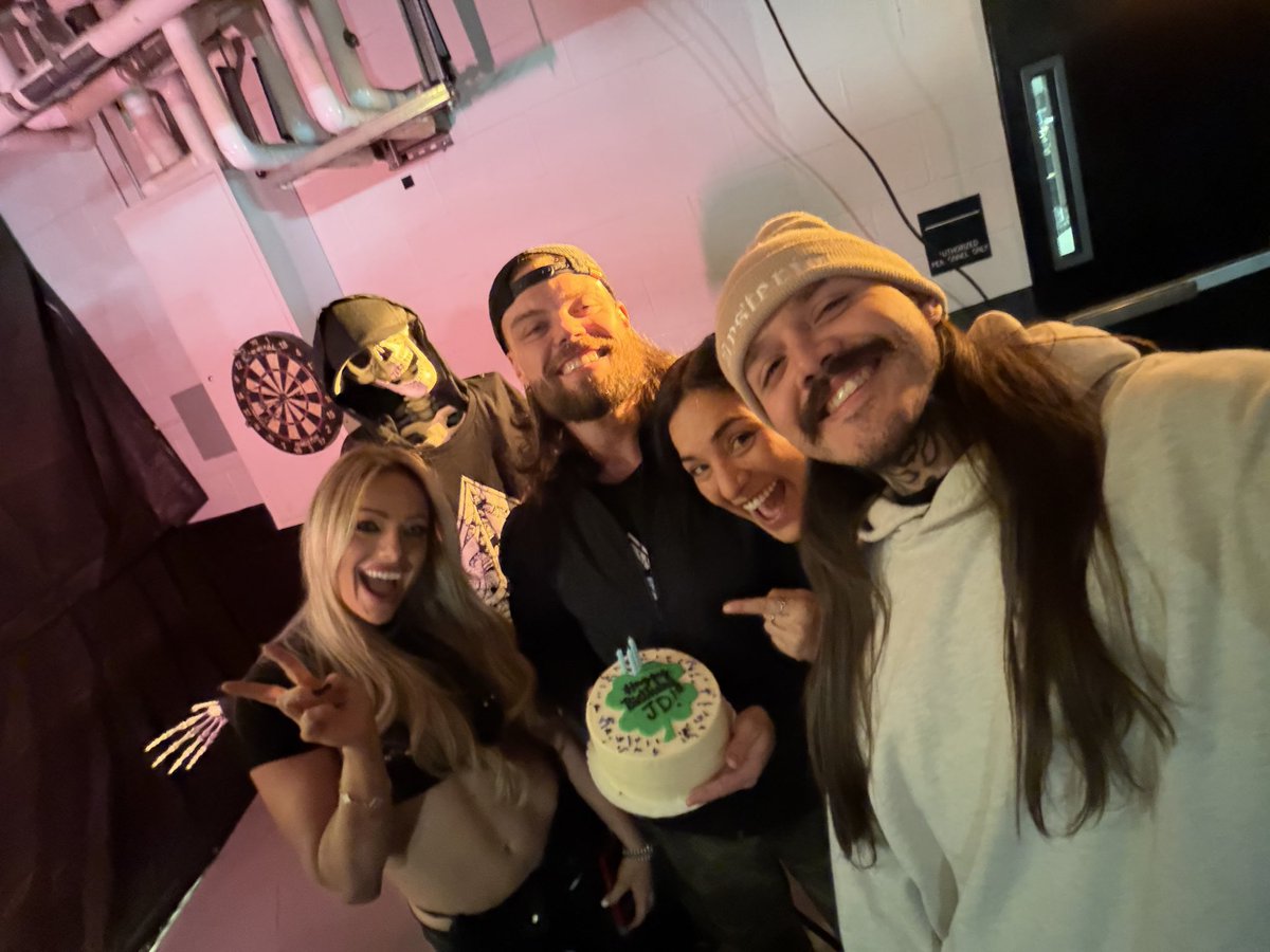 LIV Morgan tweet media