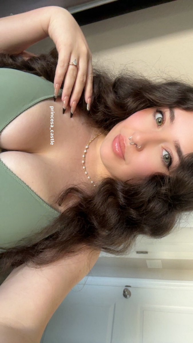 Sending all your gold to your favorite green eyed domme mommy will give you good luck 🍀💰