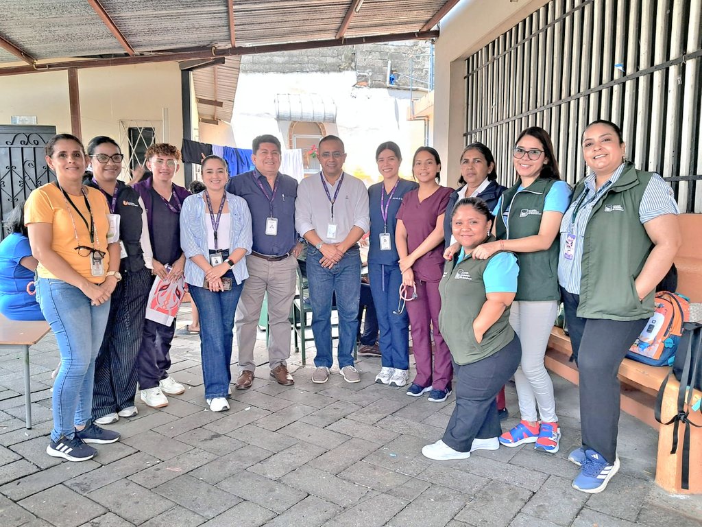 DPS_LosRios's tweet photo. Los equipos locales informan a la Autoridad Zonal, que al momento se han efectuado 1074 atenciones:
- 884, médicas
- 112, odontológicas
- 78, psicológicas 
Además, 267 vacunaciones y 543 toldos entregados, evidenciando la labor asistencial permanente del Gobierno Nacional. https://t.co/MpX7DaTUIM
