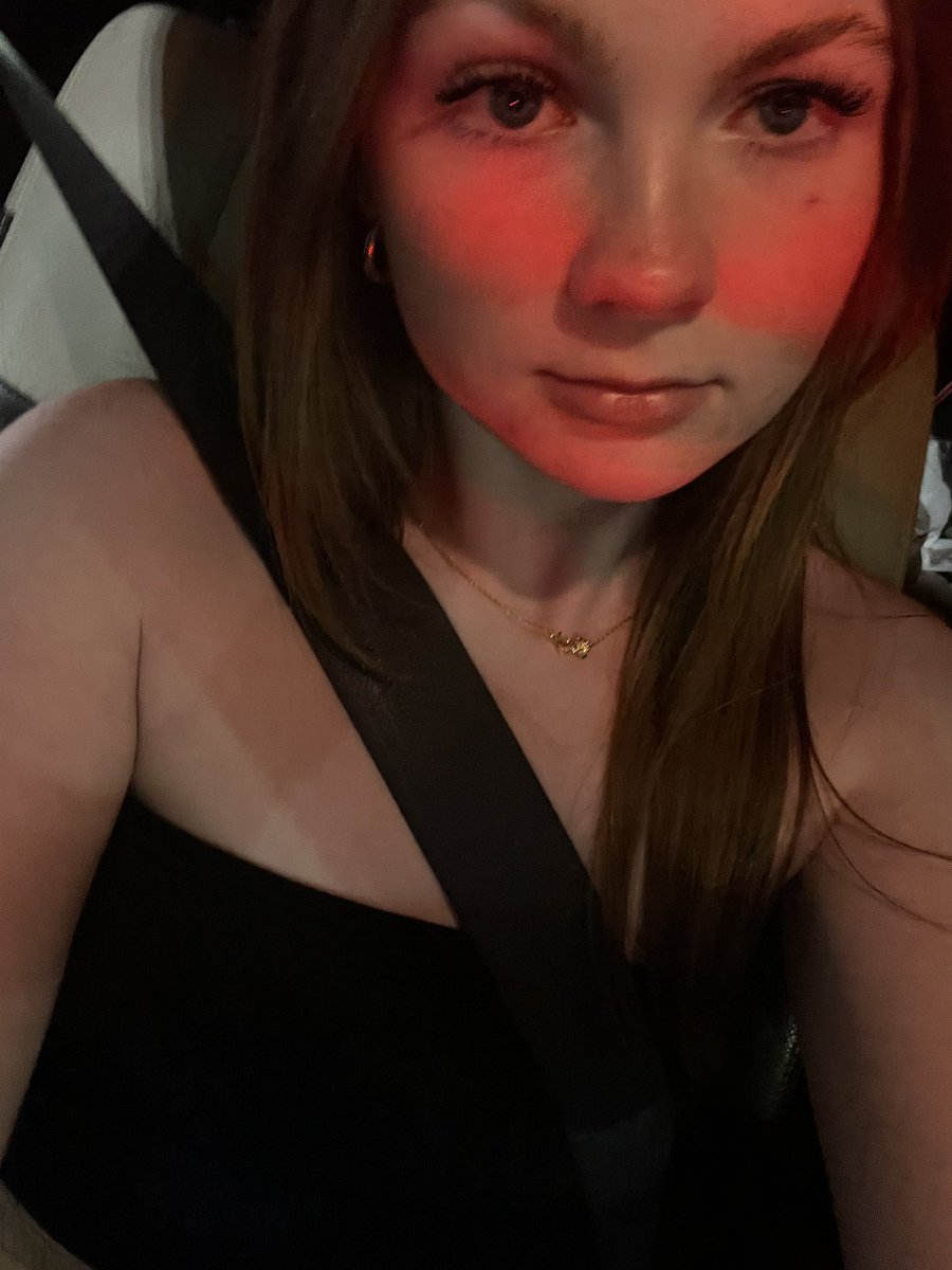 em ୨ৎ tweet media