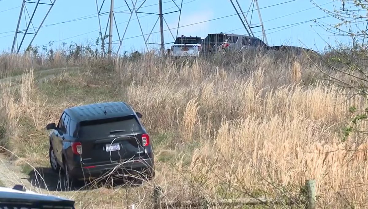 Queen_City_News's tweet image. NEW DETAILS | Person found dead in field, Charlotte police launch homicide investigation 📸 Queen City News 

#Crime #LocalNews #CharlotteNC #CLT 

Read more &amp;gt;&amp;gt; qcnews.com/crime-and-publ…