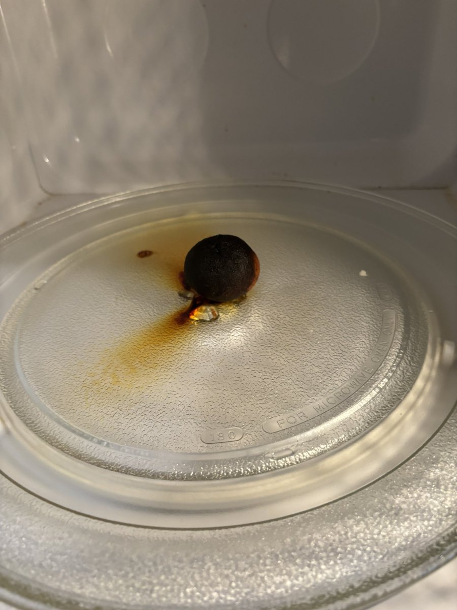 IRRATIONAL_PULL's tweet photo. I microwaved orange https://t.co/7HvEj0vaij