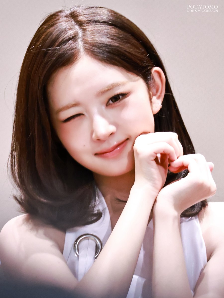 260307

✨️( ^-' )✨️

#IVE #아이브 #アイヴ
#REI #레이 #レイ