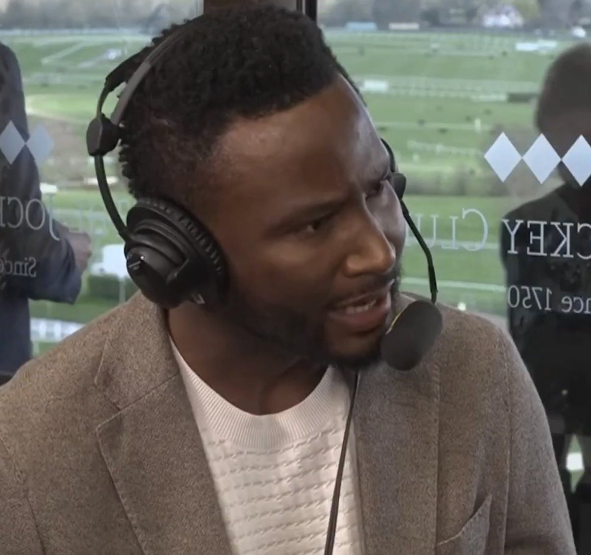 (fan) Beeb tweet media