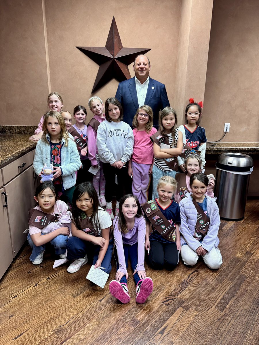 Mano DeAyala tweet media