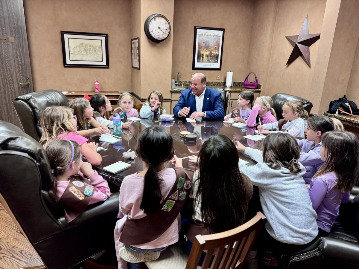 Mano DeAyala tweet media