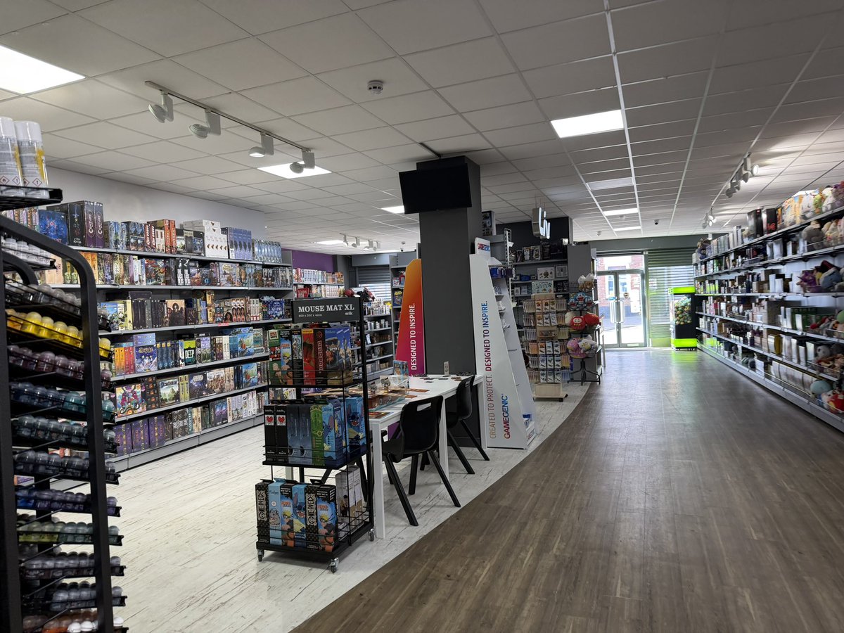 CharlieFenton2's tweet photo. I love going to new stores, especially in areas of the country I wouldn't normally go to! Players Paradice is incredible! https://t.co/Ja0BXz4pFJ