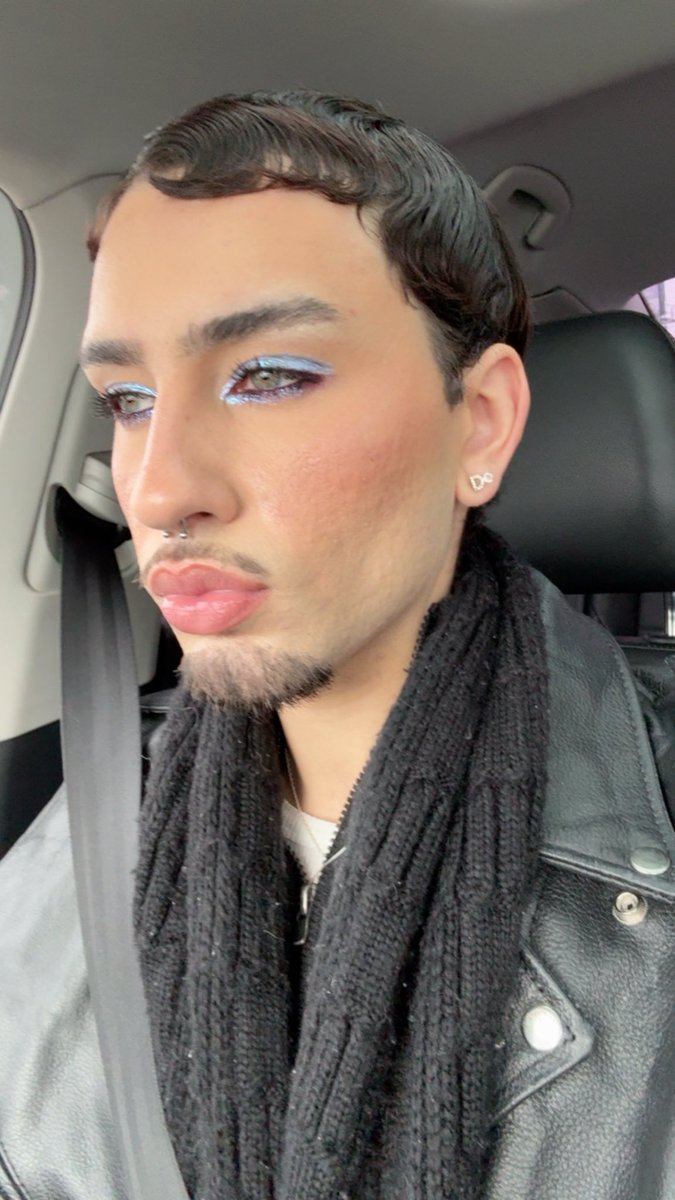 dérion 🦂🤎 / belting for burgers tweet media