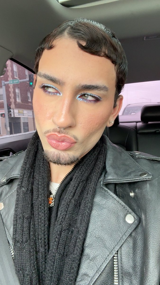 dérion 🦂🤎 / belting for burgers tweet media