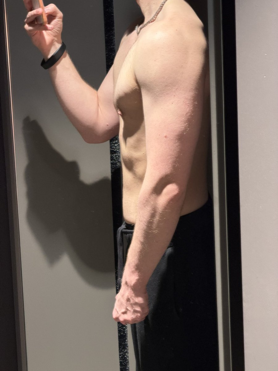 Dāni Leo - Buttery crispy ✨ flake 🥣 tweet media